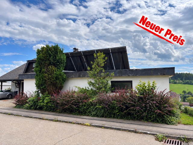 PREISREDUZIERUNG!!! Wohnhaus mit drei Wohneinheiten und zahlreichen Möglichkeiten in sonniger Lage von Unterkirnach, 78089 Unterkirnach, Mehrfamilienhaus